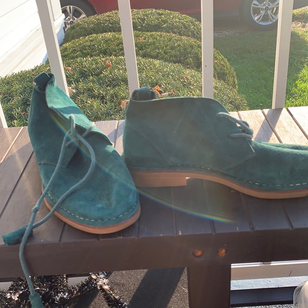 Teal Hush Puppies shoes, like new.